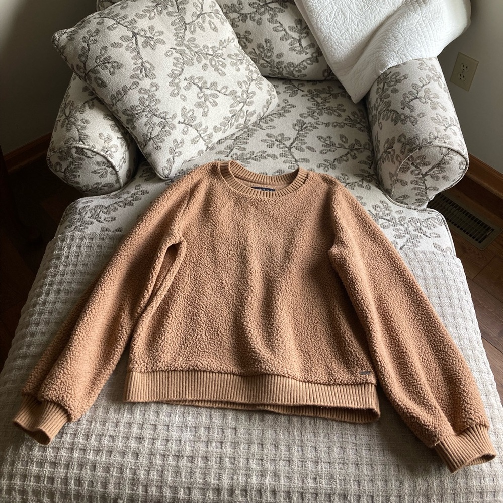 Women’s Soft A & F Sherpa Size Large EUC Carmel Brown